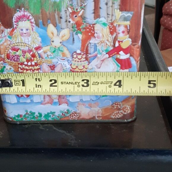 Lynn Hollyn vintage tins - Picture 6 of 11